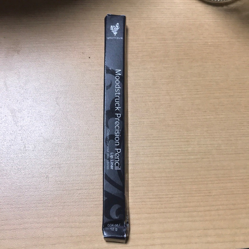 Younique Moodstruck precision pencil lip liner